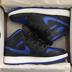 Air Jordan 1 Mid (GS) Black and Blue